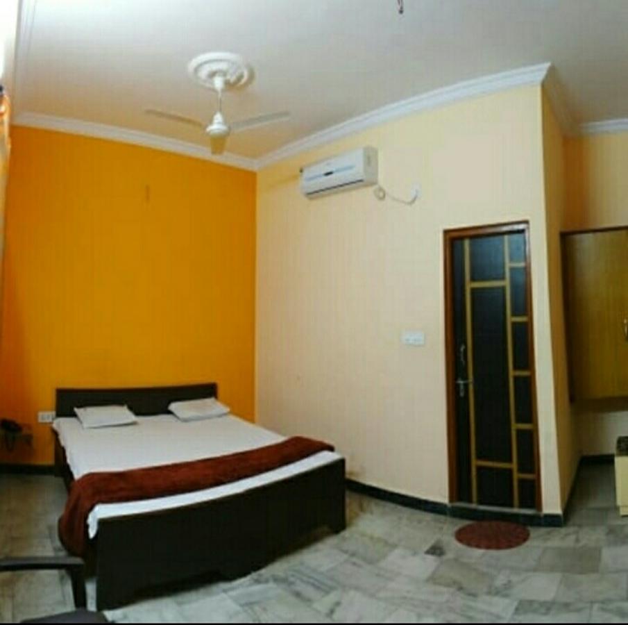 فندق اوجاينفي  Ganga Palace المظهر الخارجي الصورة